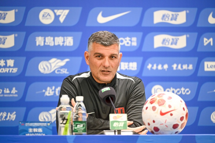 英媒聚焦约翰·阿洛伊西:蓉城8轮23球领跑,4-0血洗兄弟德比